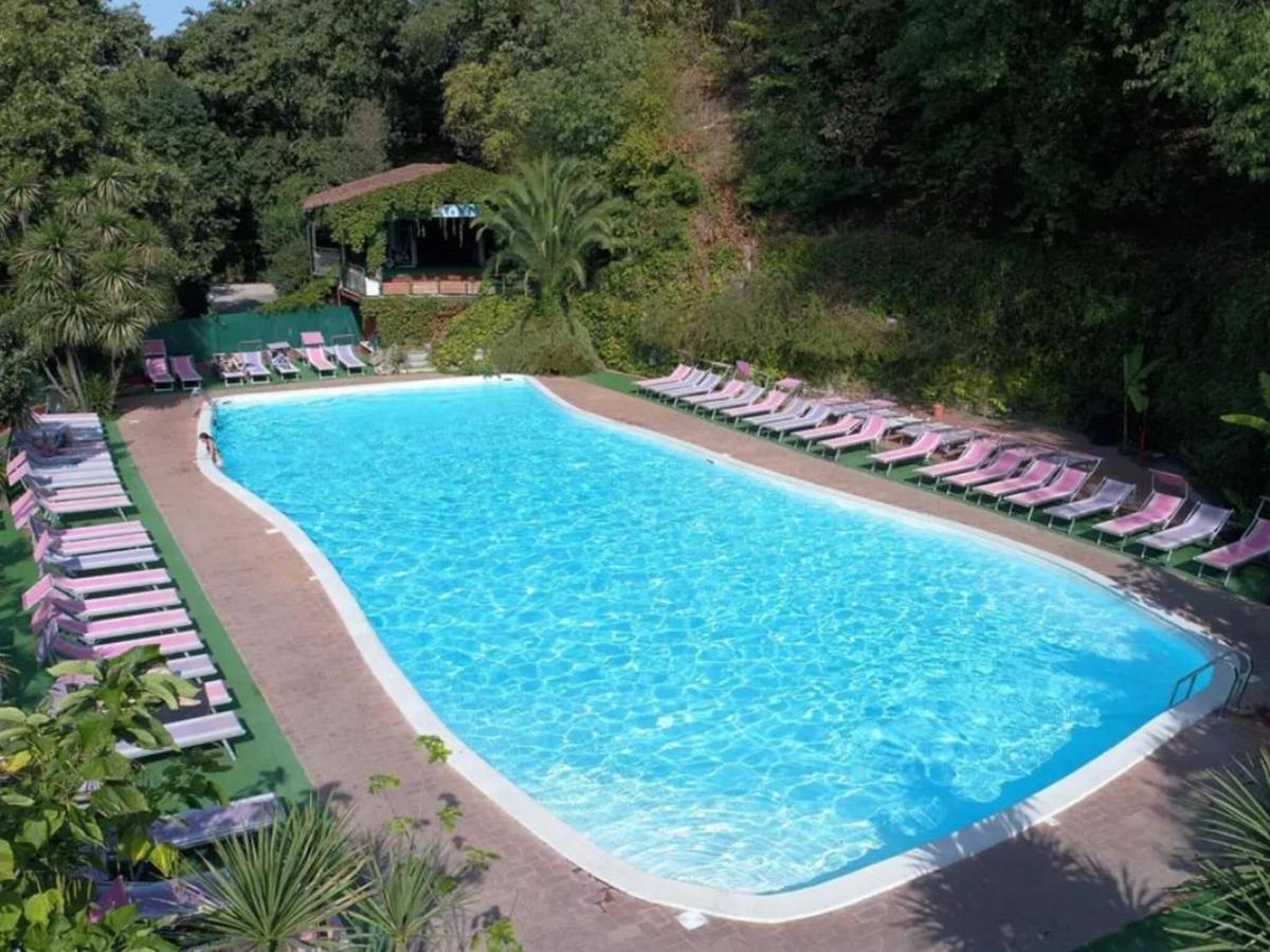 Vakantiehuis Appealing Mobile In With Terrace Rome